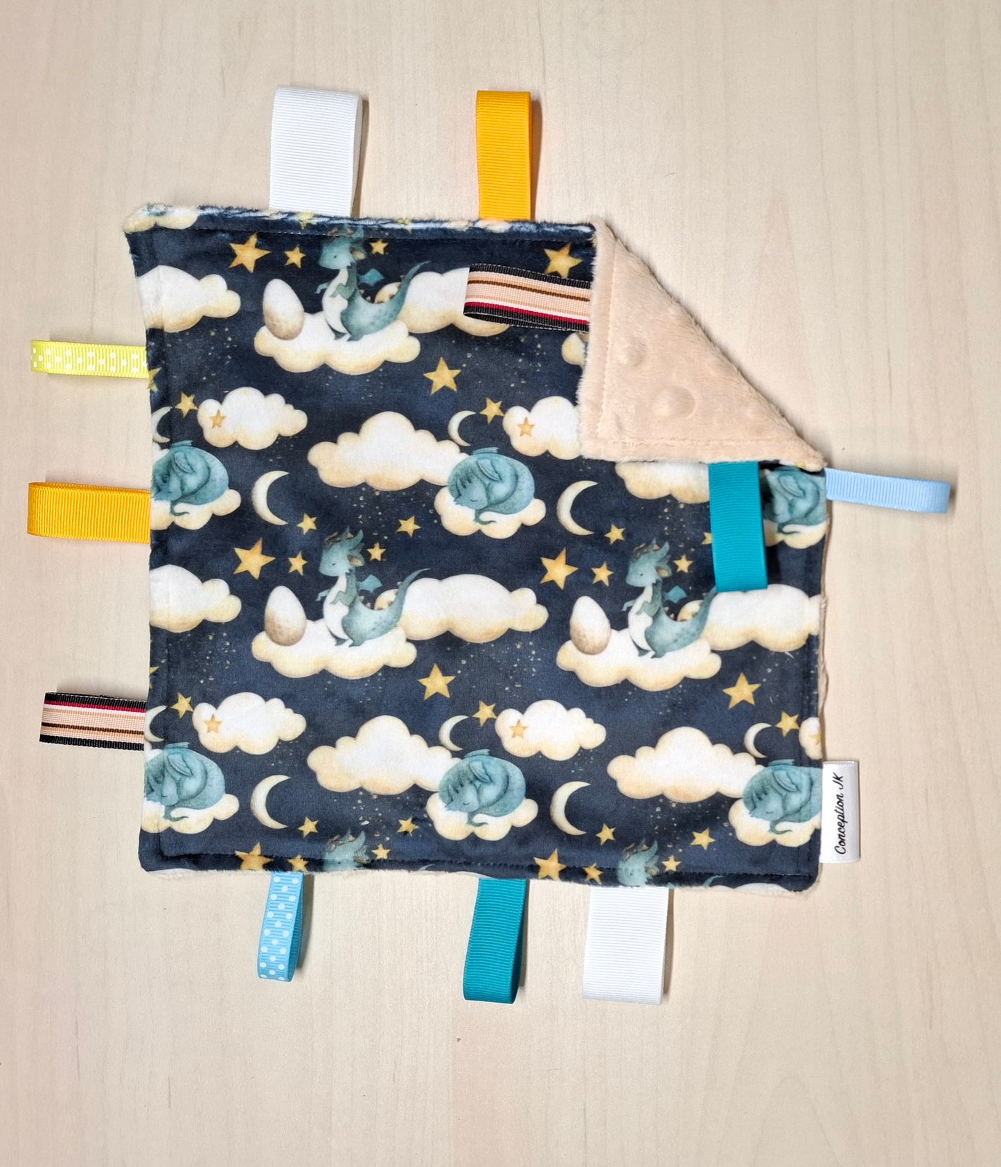 Craquante Dragons dormeurs sur les nuages fond foncé