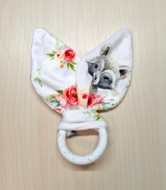 Oreille de lapin Raton laveur en fleurs