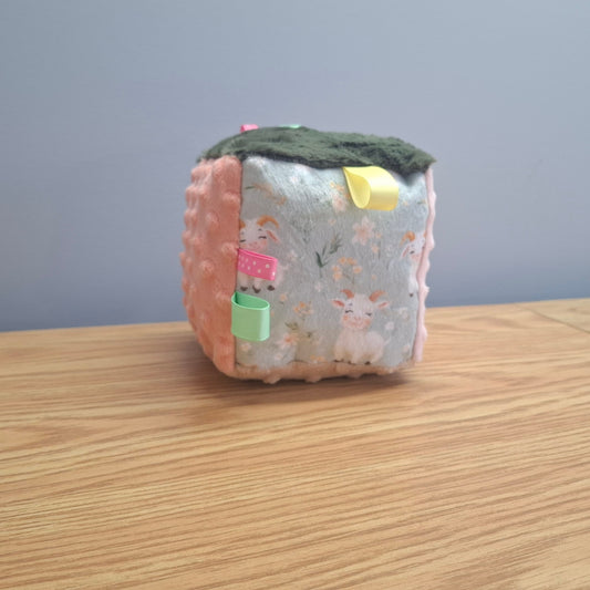Cube Chèvres et fleurs