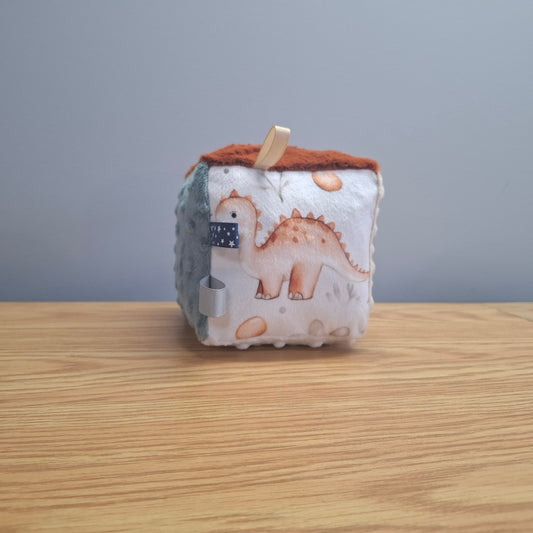 Cube Dinosaure et ses oeufs