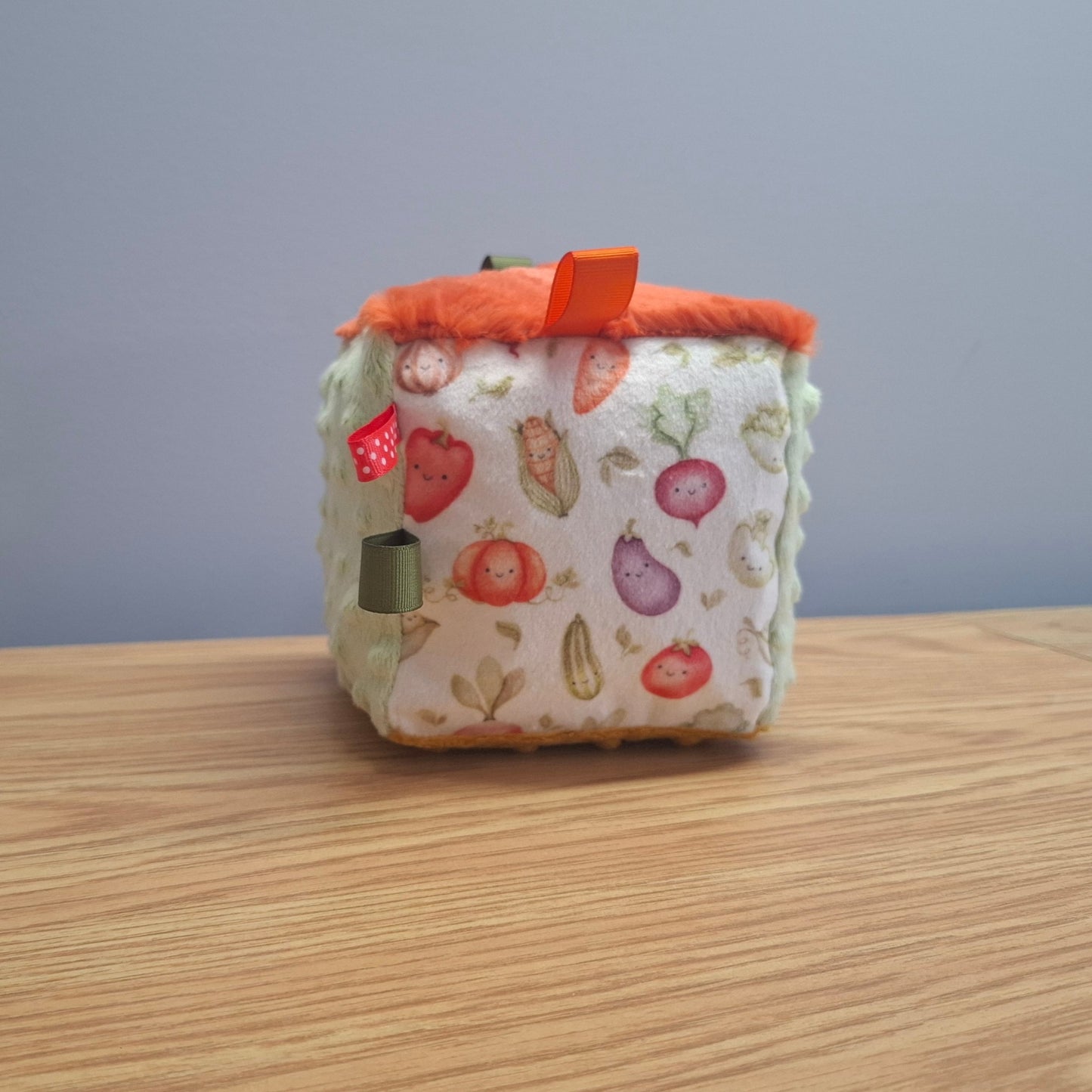 Cube Légumes souriant verts