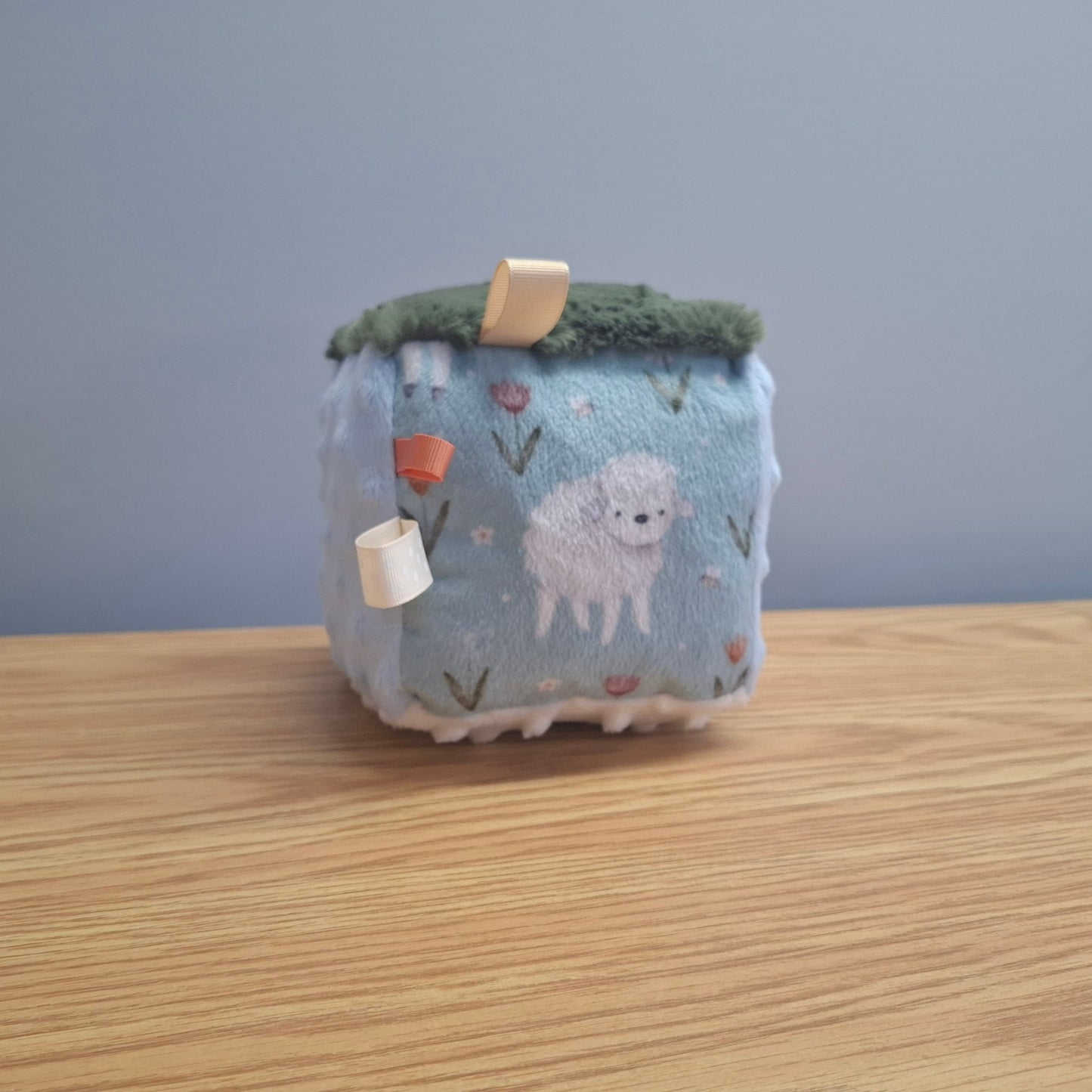 Cube Mouton à la ferme