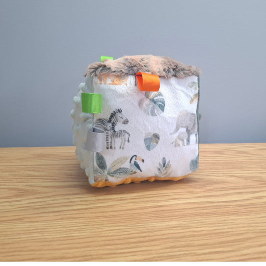 Cube Promenade sous les palmiers fond clair