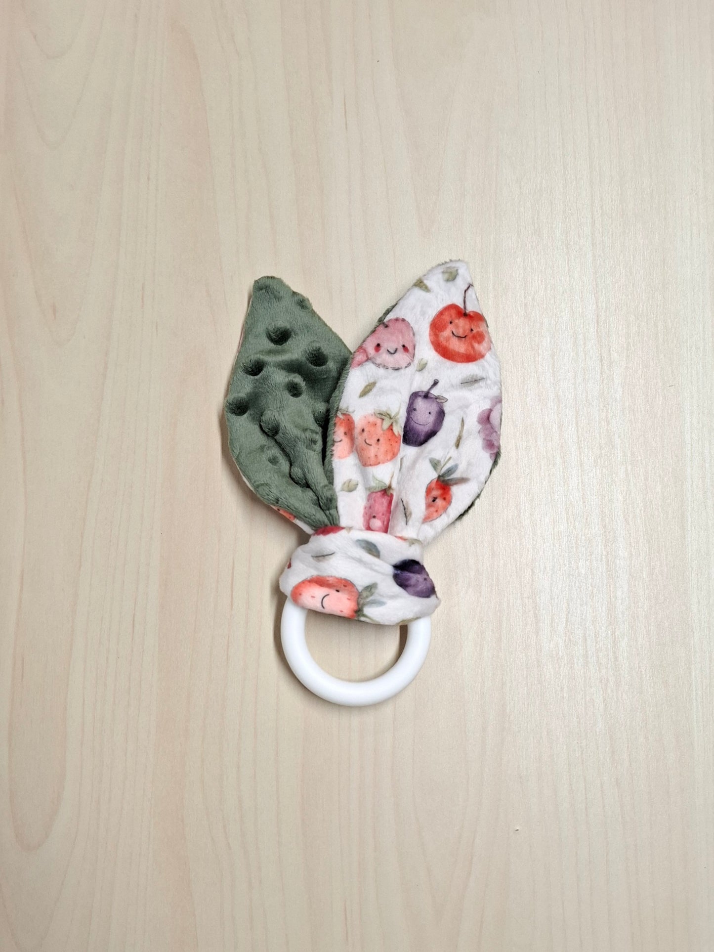 Oreille de lapin Petits fruits aquarelle