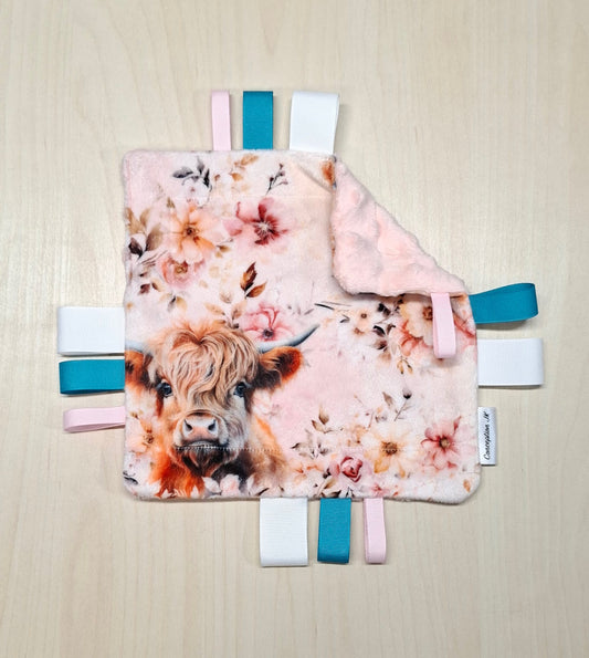 Mini Vaches highlands en fleurs