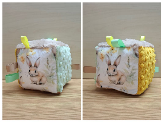 Cube Lapins et fleurs jaunes